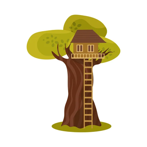 Linda pequeña casa del árbol con escaleras. Ilustración vectorial en estilo plano de dibujos animados — Vector de stock