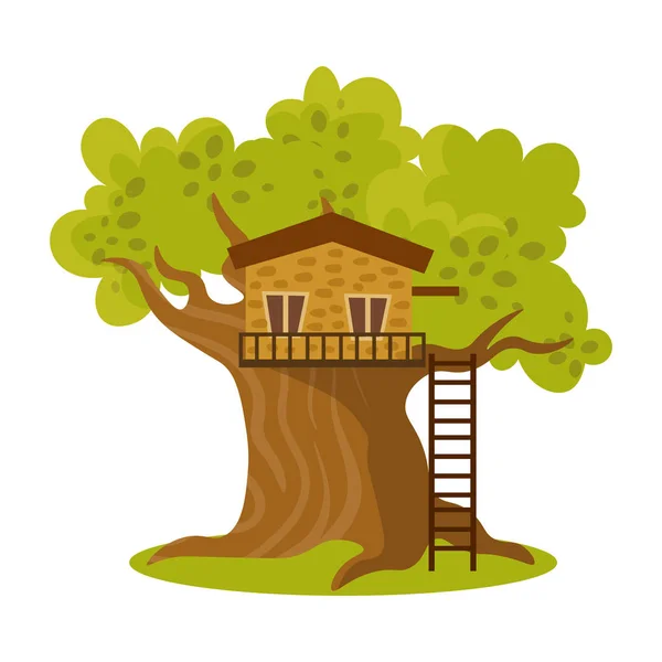 Jolie petite cabane dans les arbres avec deux fenêtres et escaliers. Illustration vectorielle en style dessin animé plat — Image vectorielle