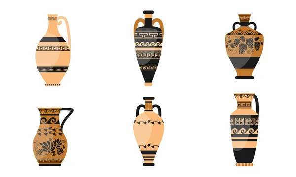 Conjunto de varios antiguos ánforas de cerámica griega o romana con ornamentos. Ilustración vectorial al estilo de dibujos animados planos. — Archivo Imágenes Vectoriales