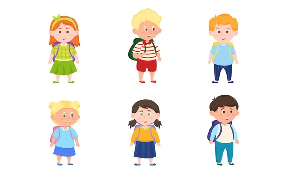 Szczęśliwy dzieci dziewczyny i chłopcy uczniowie z plecaki wektor ilustracja — Wektor stockowy