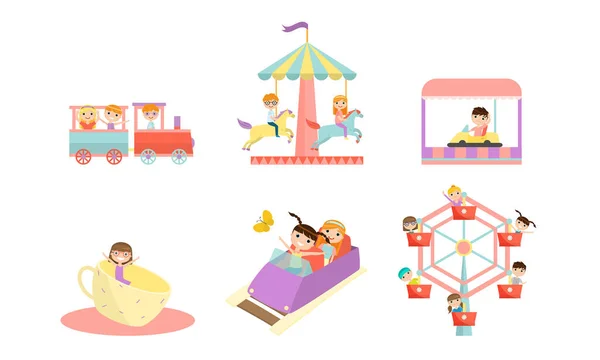 Diferentes tipos de carrusel en el parque de atracciones para niños ilustración vectorial — Archivo Imágenes Vectoriales