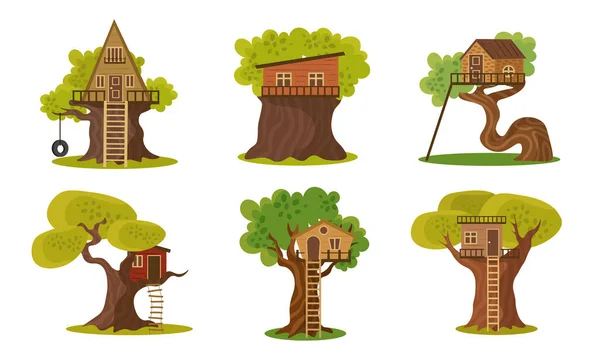 Conjunto de diferentes casas de madera en árboles vector ilustración — Vector de stock