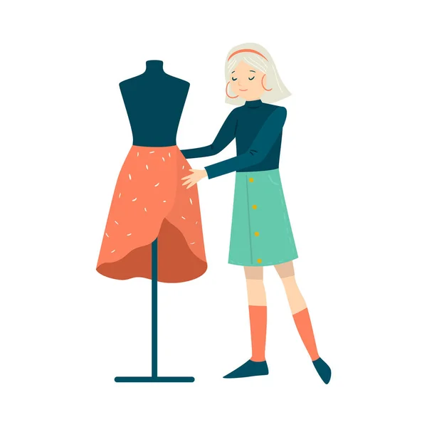 Mujer de pie y tratando de coser la falda en la ilustración vector maniquí — Vector de stock