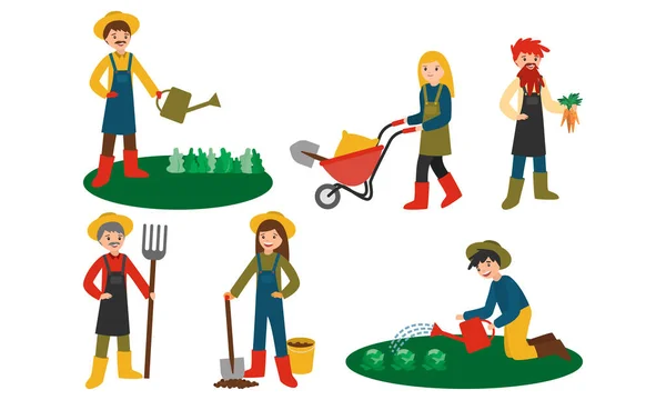 Счастливые молодые мужчины и женщины фермеры заботятся о растениях и уборке урожая — стоковый вектор