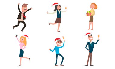Geleneksel kırmızı şapkalı gülen ofis çalışanları Noel ya da yeni yılı kutluyorlar