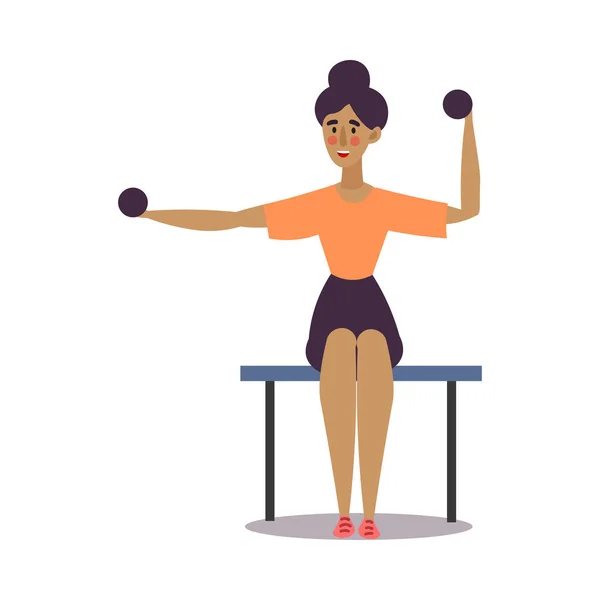 Linda chica morena joven sentado y haciendo ejercicio con pesas en un gimnasio. Ilustración vectorial en el estilo plano de dibujos animados — Vector de stock