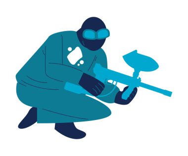 Özel koruyucu kostümlü ve maskeli bir adam paintball oynuyor.