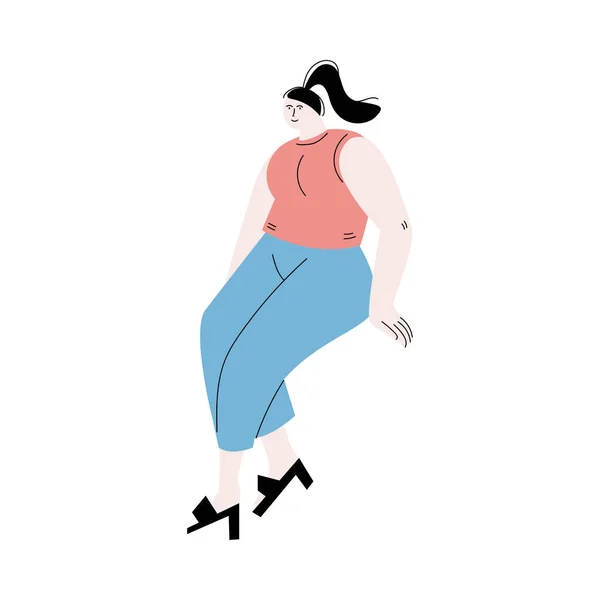 Feliz mujer de pelo negro con sobrepeso de pie en pantalones azules y en la camiseta roja. Ilustración vectorial en estilo de dibujos animados . — Vector de stock