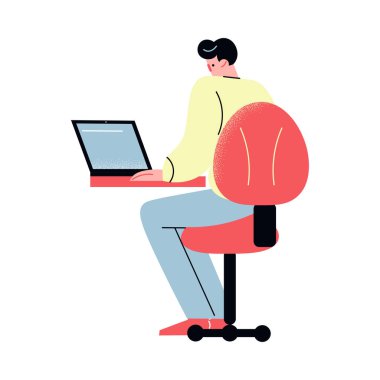 Genç adam ofiste oturup bilgisayar işleriyle uğraşıyor.