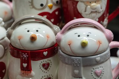 Kardan adam şeklinde bir Noel kupası.