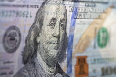  100 dolarlık banknot parçası