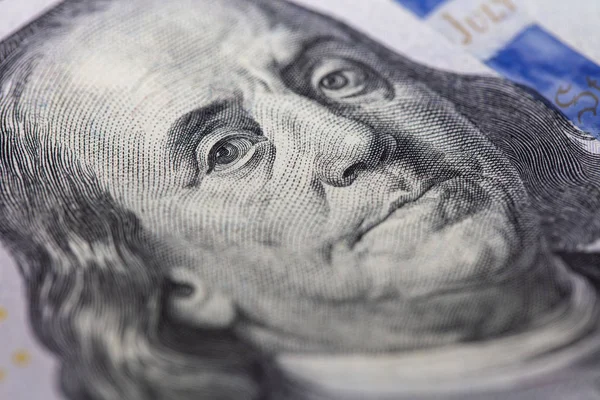  100 dolarlık banknot parçası