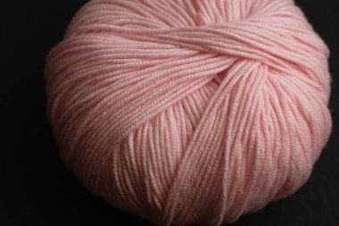 Pembe iplik topuna yakın çekim