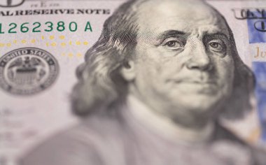  100 dolarlık banknot parçası