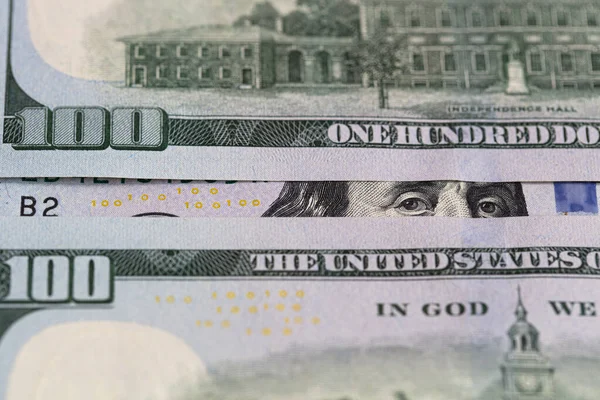 Benjamin Franklin Macro Espreitando Através Notas 100 Dólares — Fotografia de Stock