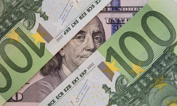 Benjamin Franklin Przeglądający 100 Banknotów Euro — Zdjęcie stockowe