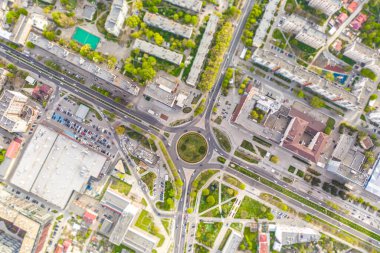 Chornovola ve Lypynskogo Str 'un köşesindeki kavşakta. İHA 'dan