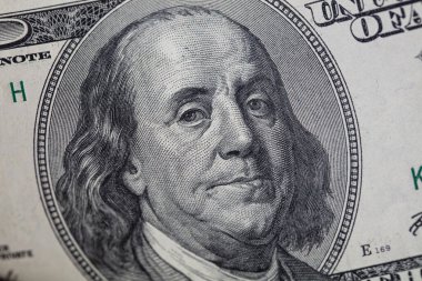 Eski 100 dolarlık banknotun bir parçası.