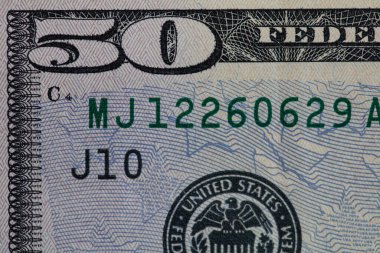 50 dolarlık banknotun parçası.