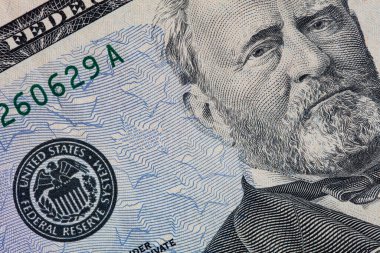 50 dolarlık banknotun parçası.