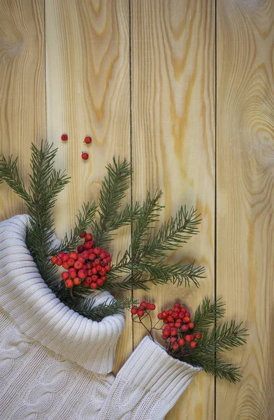 New Year Christmas Light Sweater Fir Twigs Rowan Berries Wooden — Stock Photo, Image