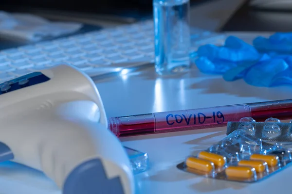 Buistest Met Bloedmonster Voor Covid Test Coronavirus Gevonden Rechtenvrije Stockfoto's