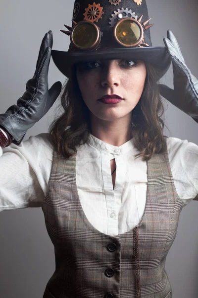 Serious Victorian Steampunk Chica Estudio Retrato — Foto de Stock