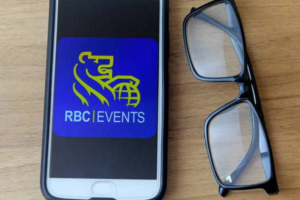 Rio de Janeiro, Brazil - December 22, 2019: Royal Bank of Canada logo on the mobile screen. It is the largest Canadian bank based in Toronto and Montreal — стокове фото