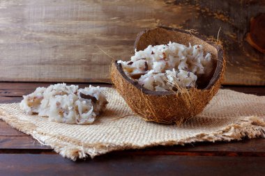 Cocoada (Hindistan cevizi şekeri), Brezilya ve Peru 'da yaygın olarak tüketilen ve geleneksel olarak kullanılan hindistan cevizi temelli bir şekerdir. Seçici Odaklanma