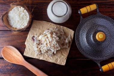 Cocoada (Hindistan cevizi şekeri), Brezilya ve Peru 'da yaygın olarak tüketilen ve geleneksel olarak kullanılan hindistan cevizi temelli bir şekerdir. Seçici Odaklanma