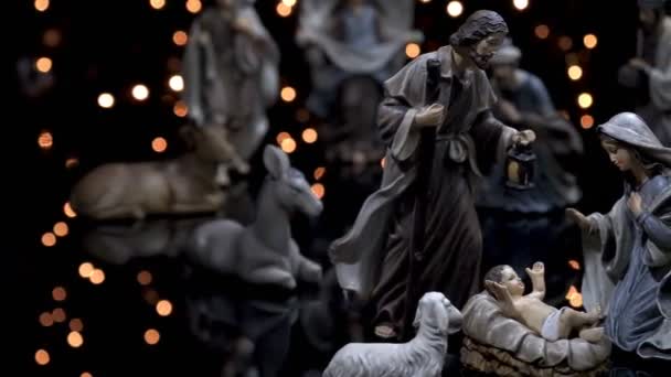 Presépio figuras cena Natal manjedoura com luzes — Vídeo de Stock