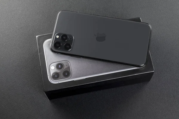 Galati, Romanya, 20 Şubat 2020: Yeni Iphone 11 Pro Max. IPhone 11 Pro, Apple Inc. tarafından geliştirilen bir akıllı telefon modelidir..