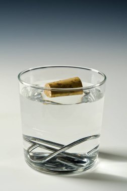 Fizik. Suda ağır ve hafif nesneler.