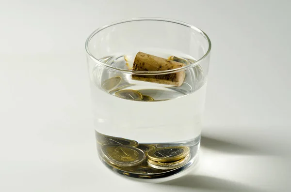 Fizik. Suda ağır ve hafif nesneler.