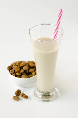 Kaplan fındık süt. horchata de chufa.