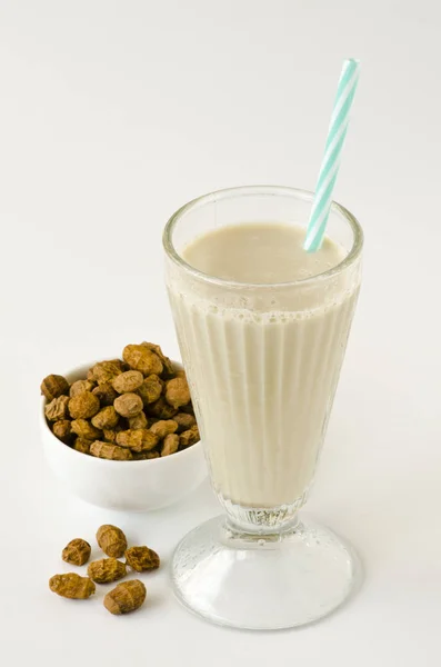 Tygří ořech mléko. horchata de chufa. — Stock fotografie