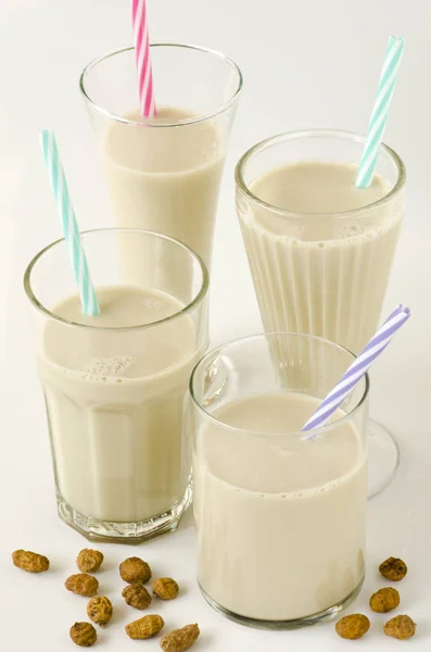 Tygří ořech mléko. horchata de chufa. — Stock fotografie