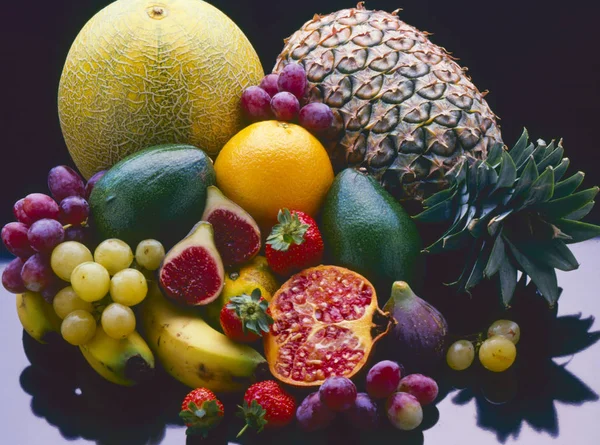 Zdravé jídlo. Čerstvé ovoce — Stock fotografie