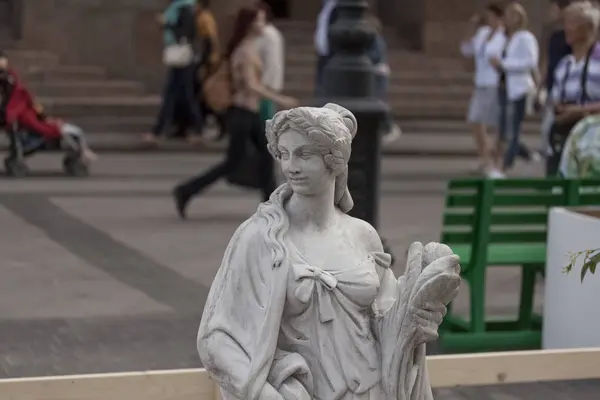 Monumento, busto, menina — Fotografia de Stock