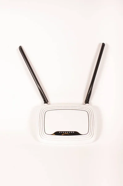 Router WiFi na białym tle na białym tle — Zdjęcie stockowe