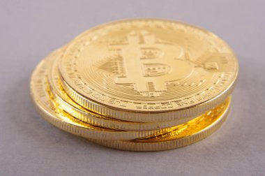 Altın sikke üzerinde t izole Bitcoin Kripto para birimi sembolü olarak