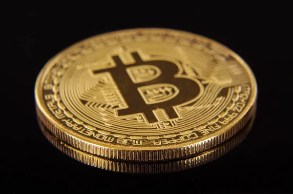 Arany érme Bitcoin crypto valuta elszigetelt t jelképe — Stock Fotó