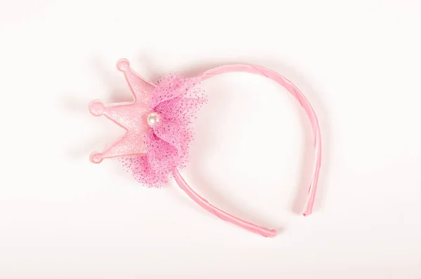Růžová princezna čelenka pro dívky izolovaných na bílém poza — Stock fotografie