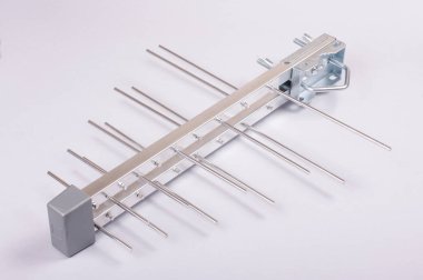 Günlük periyodik anten gri arka plan üzerinde izole Uhf tv için