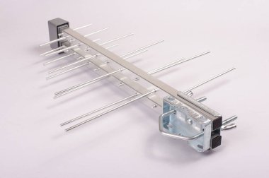 Günlük periyodik anten gri arka plan üzerinde izole Uhf tv için