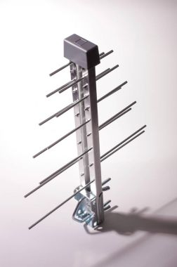 Sert ışık altında Uhf tv için günlük periyodik anten