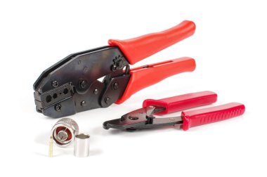 Eş eksenli kablo sonlandırma aletleri ve aksesuarları üzerinde izole 