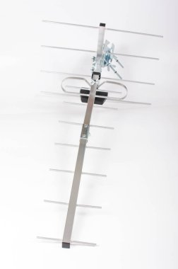 Beyaz arka plan üzerinde izole Uhf tv için yagi Uda anten