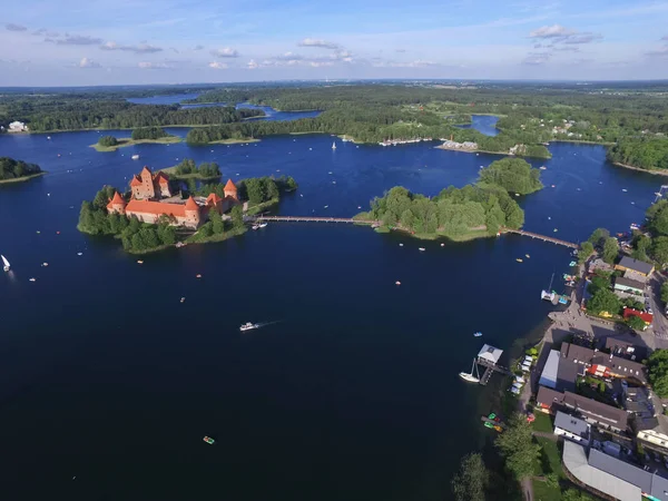 Castillo de la isla de Trakai en Trakai, Lituania. Vista aérea . — Foto de Stock