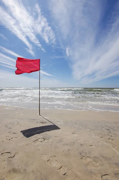 Foto Capturada Bandeira Vermelha Praia Que Significa Que Banho Praia — Fotografia de Stock